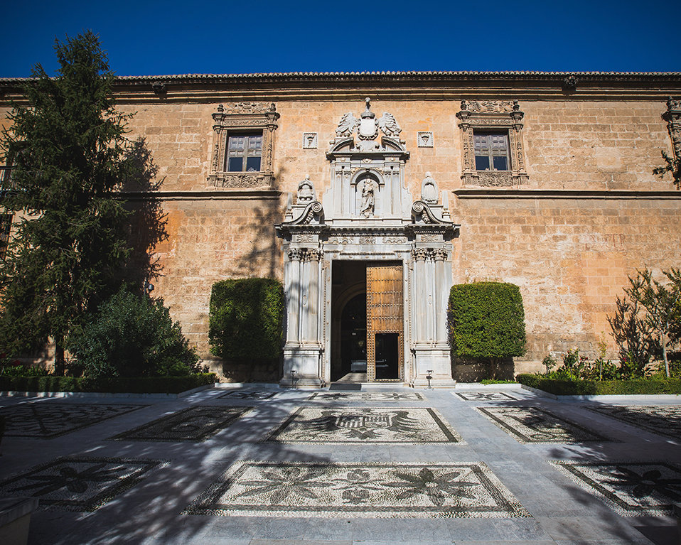 Puerta de la entrada principal del Hospital Real